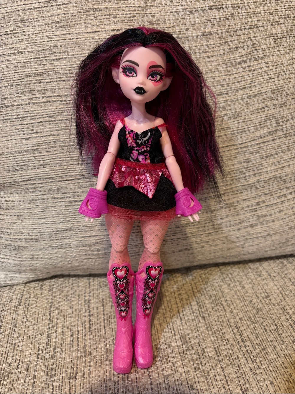 Monster High Skulltimate Secrets Garden Mysteries Draculaura Doll Pink Black